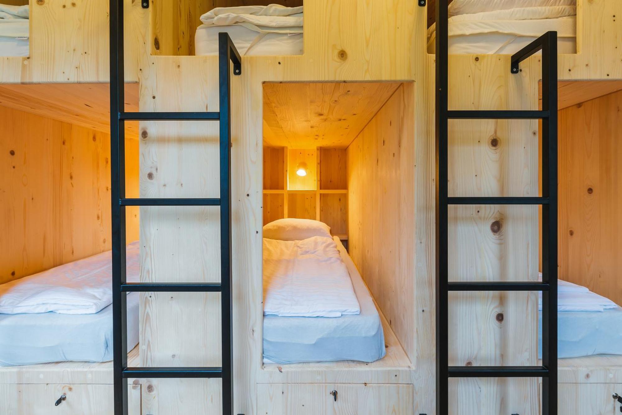 2Nd Station Hostel Блед Екстериор снимка