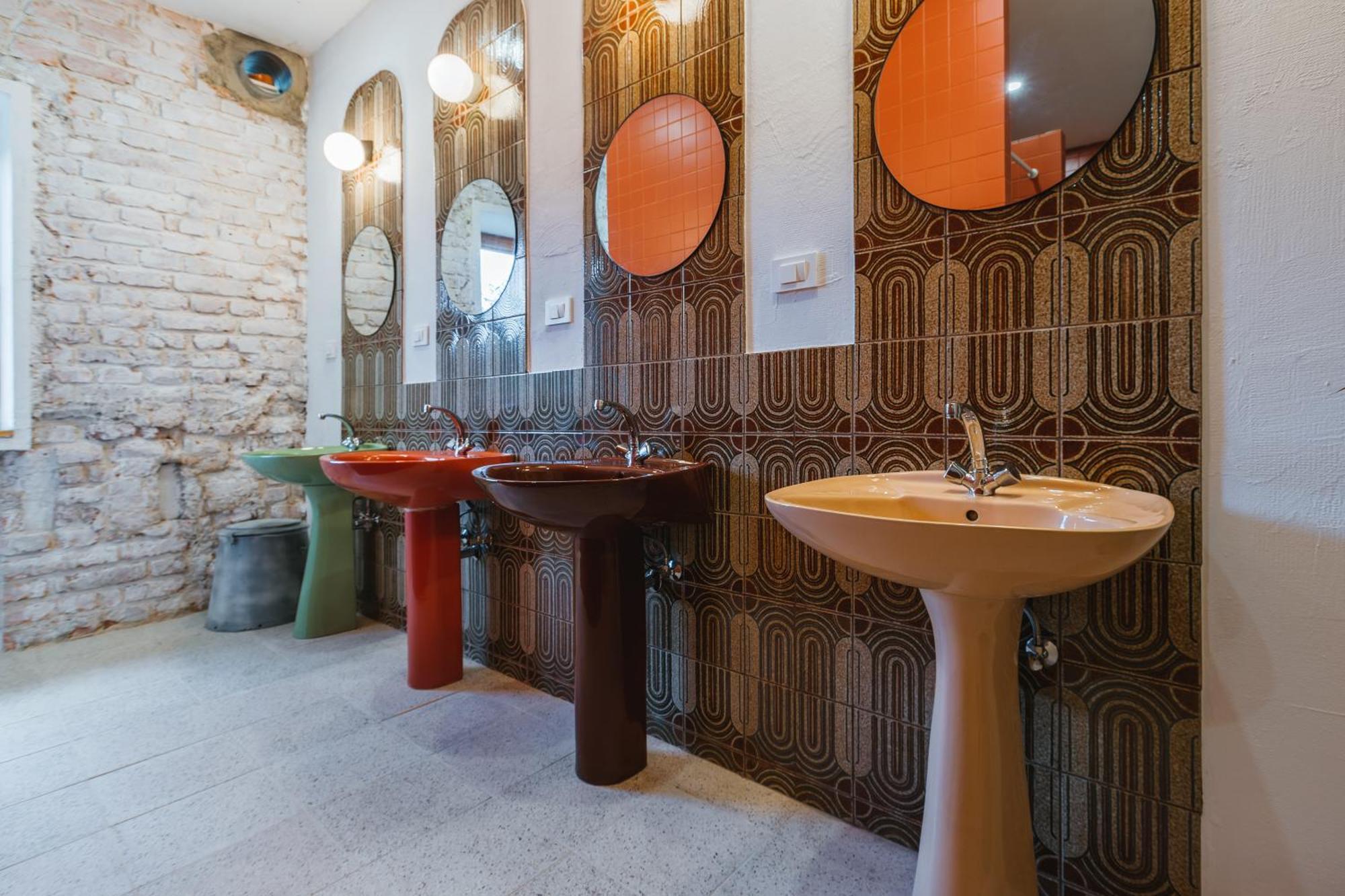 2Nd Station Hostel Блед Екстериор снимка